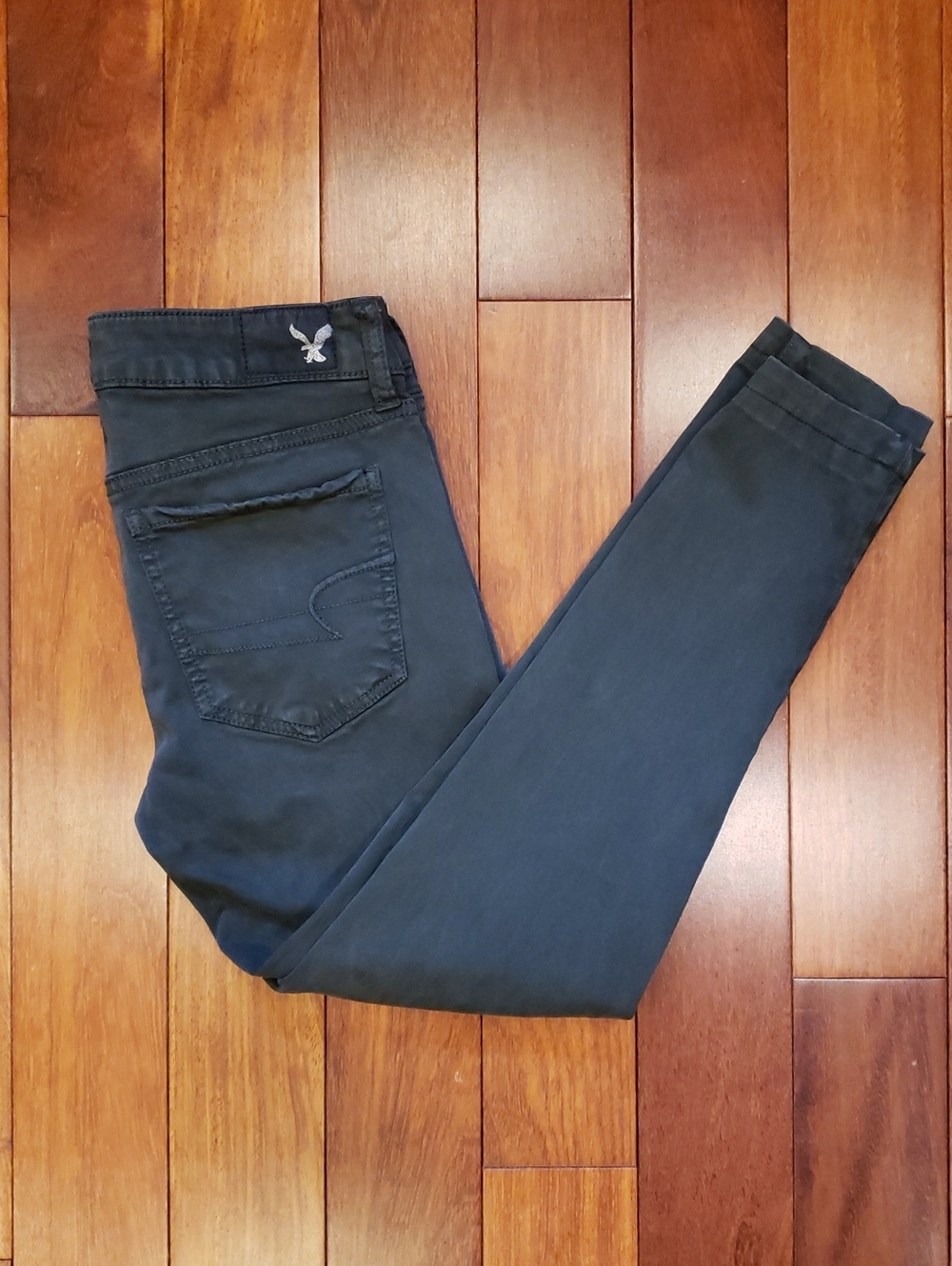 American Eagle Women's Size 4 black Super Stretch Jeggings